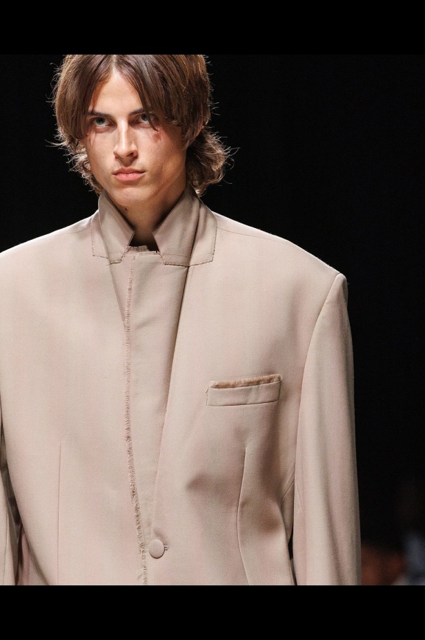 تصاميم معاصرة مبتكرة.. مجموعة المصمم نايف الهايف لعلامة NOBLE & FRESH في أسبوع الأزياء في الرياض