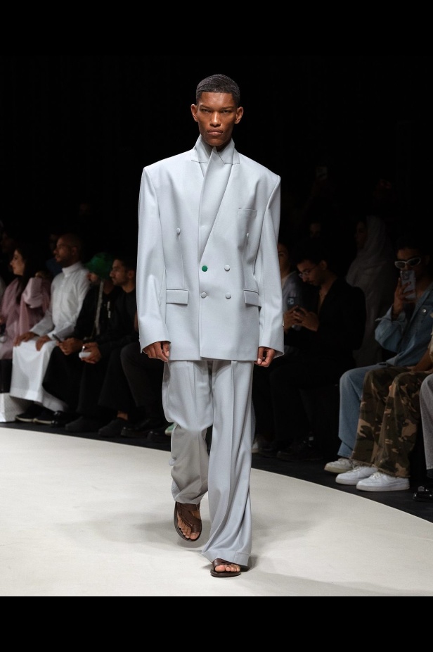 تصاميم معاصرة مبتكرة.. مجموعة المصمم نايف الهايف لعلامة NOBLE & FRESH في أسبوع الأزياء في الرياض