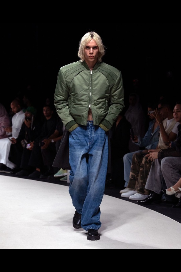 تصاميم معاصرة مبتكرة.. مجموعة المصمم نايف الهايف لعلامة NOBLE & FRESH في أسبوع الأزياء في الرياض