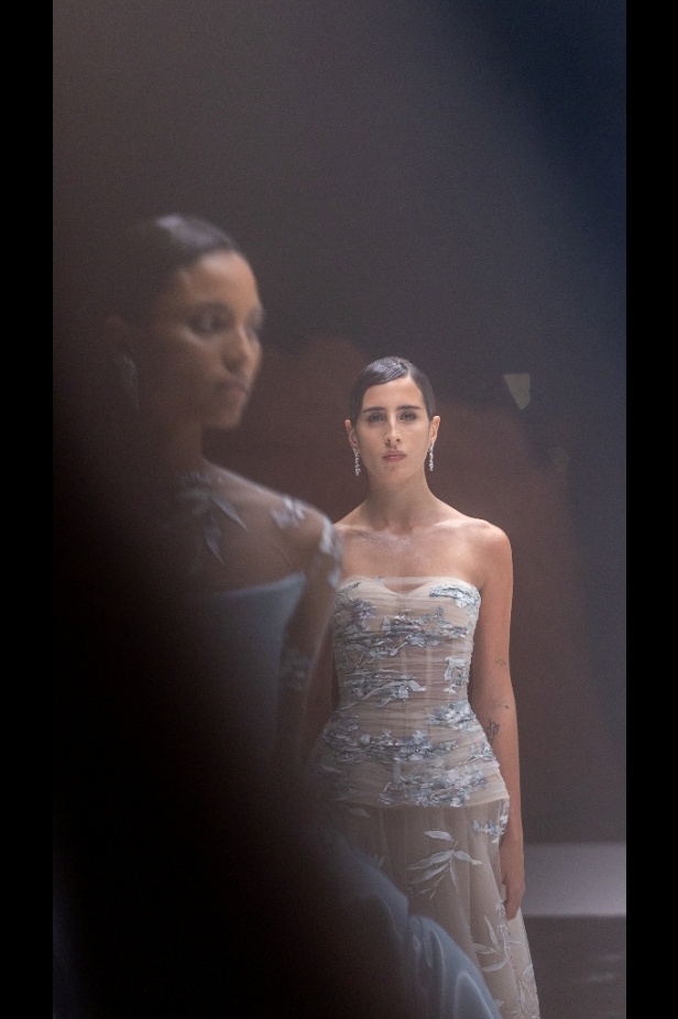 مجموعة Dar AlHanouf للأزياء الراقية 2025 هي إهداء شاعري وقصيدة تتغنى سطورها بروعة البحر الأحمر 