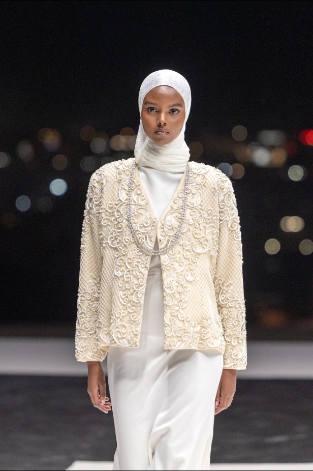 مجموعة Dar AlHanouf للأزياء الراقية 2025 هي إهداء شاعري وقصيدة تتغنى سطورها بروعة البحر الأحمر 