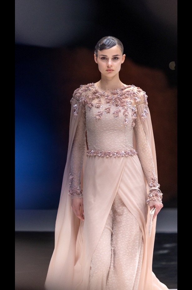 مجموعة Dar AlHanouf للأزياء الراقية 2025 هي إهداء شاعري وقصيدة تتغنى سطورها بروعة البحر الأحمر 