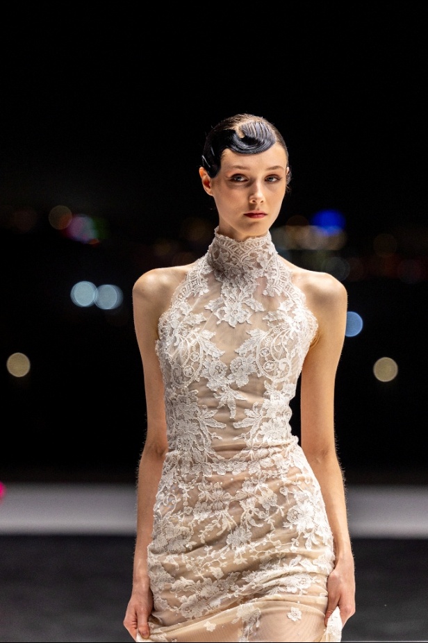 مجموعة Dar AlHanouf للأزياء الراقية 2025 هي إهداء شاعري وقصيدة تتغنى سطورها بروعة البحر الأحمر 