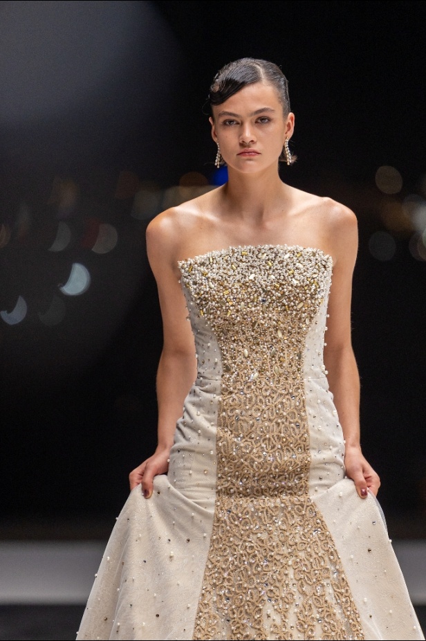 مجموعة Dar AlHanouf للأزياء الراقية 2025 هي إهداء شاعري وقصيدة تتغنى سطورها بروعة البحر الأحمر 