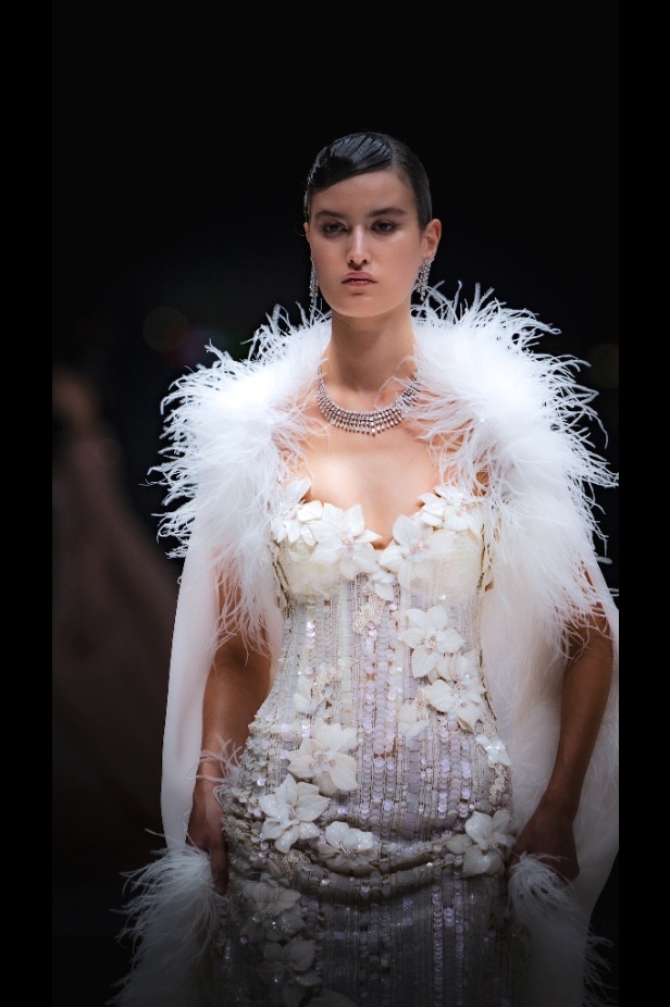 مجموعة Dar AlHanouf للأزياء الراقية 2025 هي إهداء شاعري وقصيدة تتغنى سطورها بروعة البحر الأحمر 