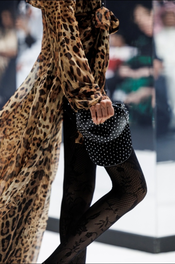 رحلة البحث عن الحب..  مجموعة "أوتيل دو حكايات" من Atelier Hekayat ضمن عروض أسبوع الأزياء في الرياض 