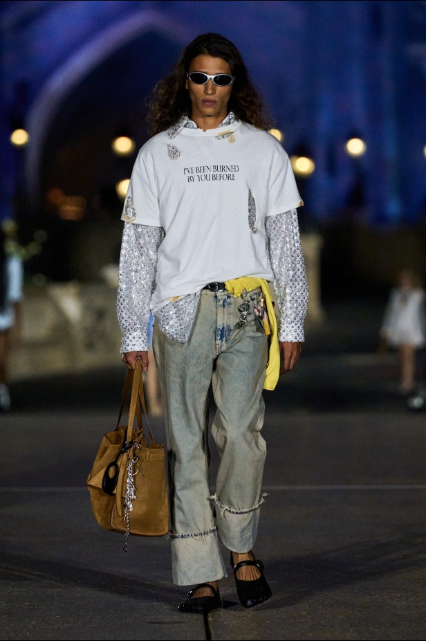 مجموعة Coperni لربيع وصيف 2025... احتفال بالشباب والحنين والخيال في تعاون سحري مع ديزني لاند باريس