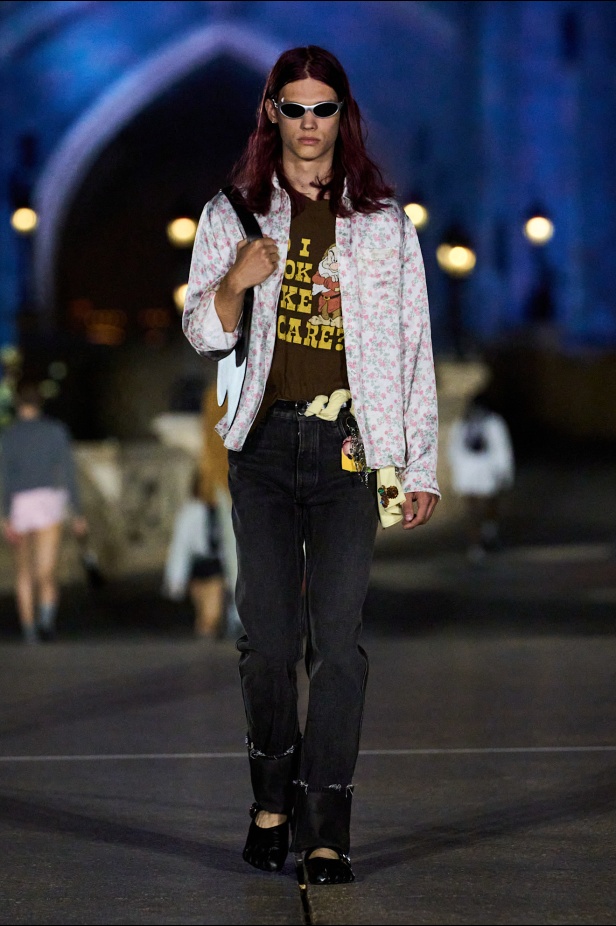 مجموعة Coperni لربيع وصيف 2025... احتفال بالشباب والحنين والخيال في تعاون سحري مع ديزني لاند باريس