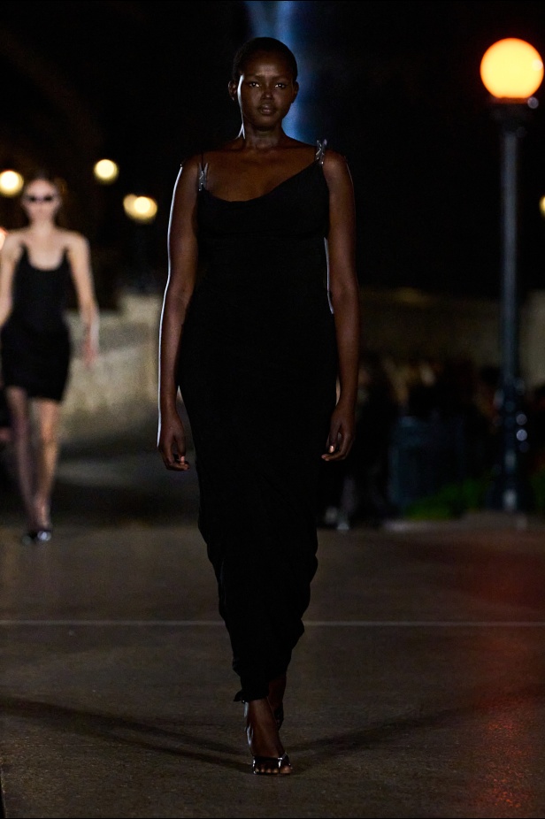 مجموعة Coperni لربيع وصيف 2025... احتفال بالشباب والحنين والخيال في تعاون سحري مع ديزني لاند باريس