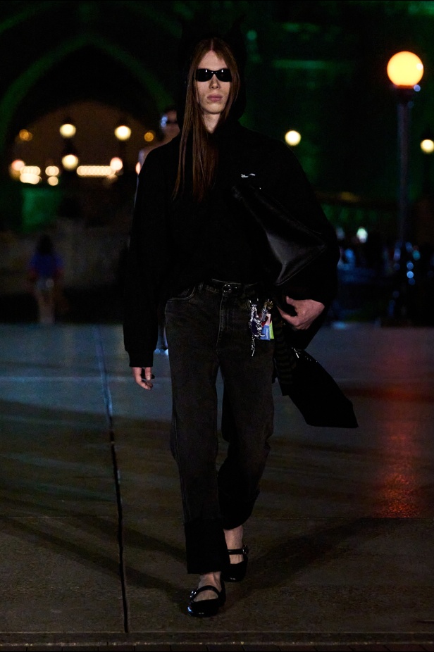 مجموعة Coperni لربيع وصيف 2025... احتفال بالشباب والحنين والخيال في تعاون سحري مع ديزني لاند باريس