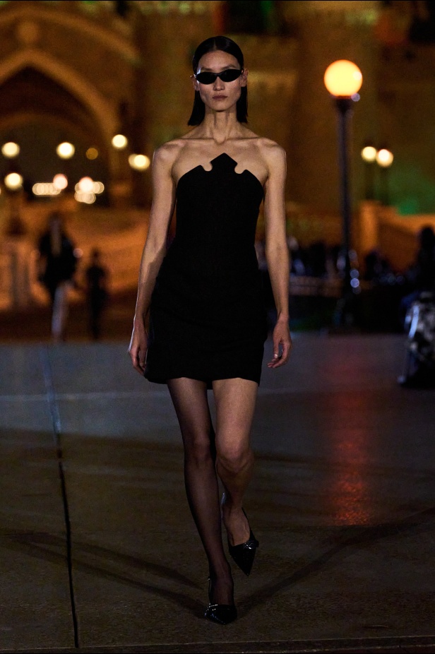 مجموعة Coperni لربيع وصيف 2025... احتفال بالشباب والحنين والخيال في تعاون سحري مع ديزني لاند باريس