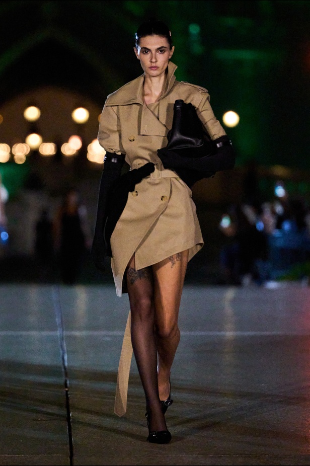 مجموعة Coperni لربيع وصيف 2025... احتفال بالشباب والحنين والخيال في تعاون سحري مع ديزني لاند باريس