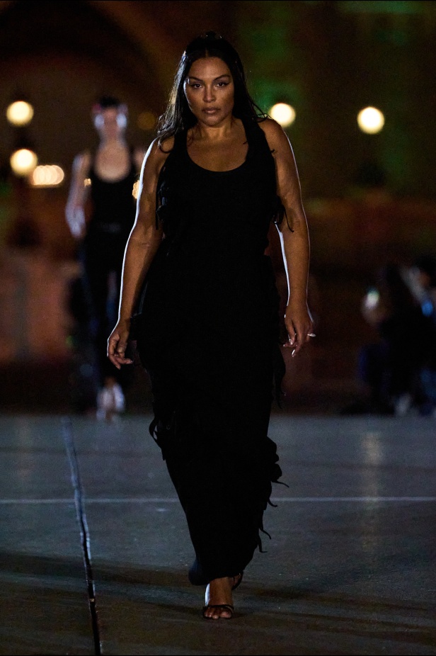 مجموعة Coperni لربيع وصيف 2025... احتفال بالشباب والحنين والخيال في تعاون سحري مع ديزني لاند باريس