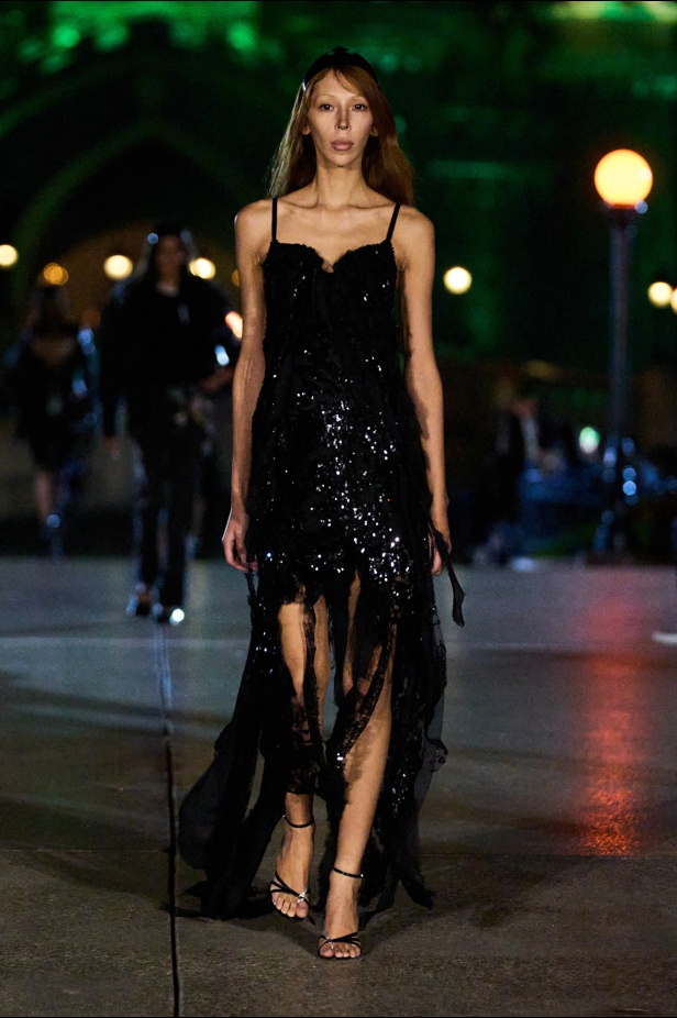 مجموعة Coperni لربيع وصيف 2025... احتفال بالشباب والحنين والخيال في تعاون سحري مع ديزني لاند باريس