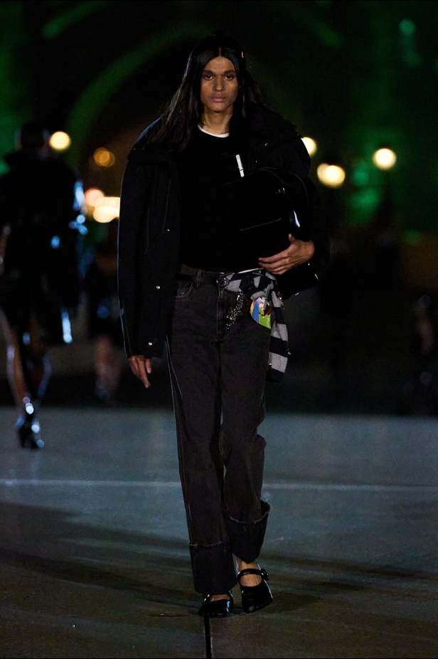 مجموعة Coperni لربيع وصيف 2025... احتفال بالشباب والحنين والخيال في تعاون سحري مع ديزني لاند باريس