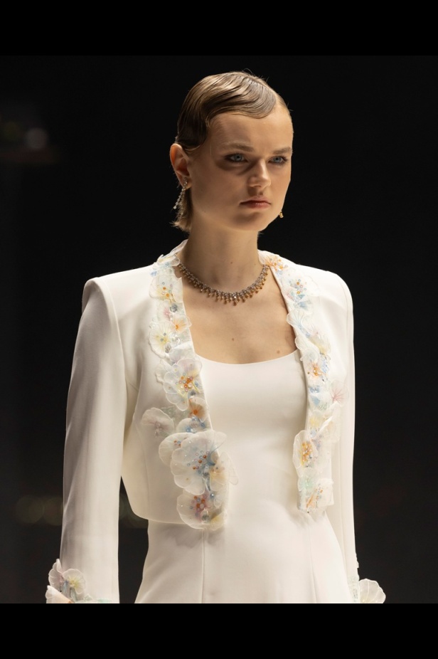 مجموعة Dar AlHanouf للأزياء الراقية 2025 هي إهداء شاعري وقصيدة تتغنى سطورها بروعة البحر الأحمر 