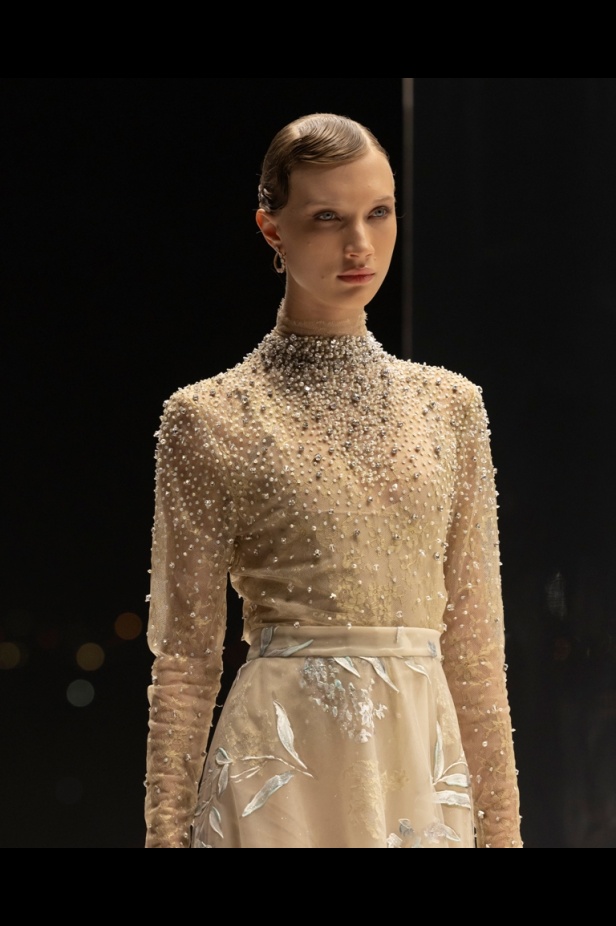 مجموعة Dar AlHanouf للأزياء الراقية 2025 هي إهداء شاعري وقصيدة تتغنى سطورها بروعة البحر الأحمر 