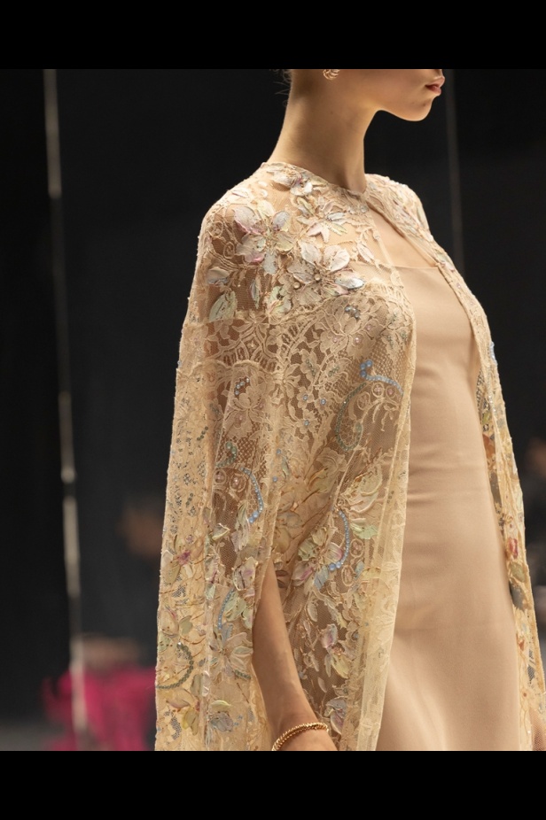 مجموعة Dar AlHanouf للأزياء الراقية 2025 هي إهداء شاعري وقصيدة تتغنى سطورها بروعة البحر الأحمر 