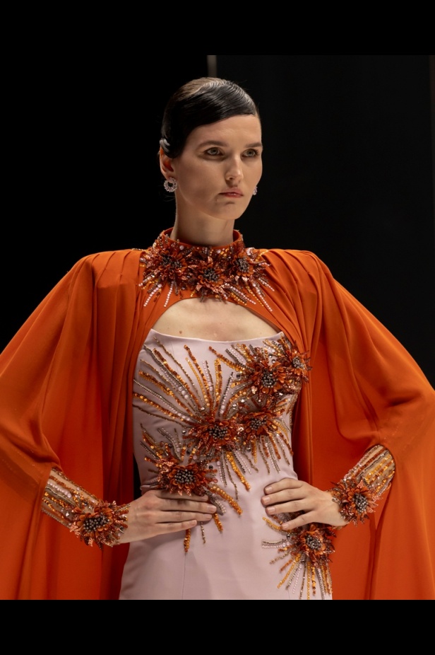 مجموعة Dar AlHanouf للأزياء الراقية 2025 هي إهداء شاعري وقصيدة تتغنى سطورها بروعة البحر الأحمر 