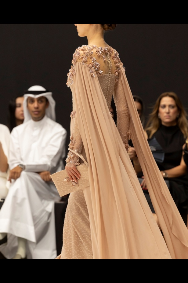 مجموعة Dar AlHanouf للأزياء الراقية 2025 هي إهداء شاعري وقصيدة تتغنى سطورها بروعة البحر الأحمر 