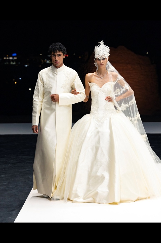 مجموعة Dar AlHanouf للأزياء الراقية 2025 هي إهداء شاعري وقصيدة تتغنى سطورها بروعة البحر الأحمر 