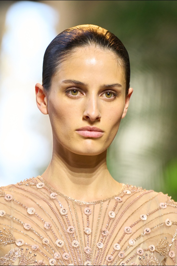 مجموعة ايلي صعب لربيع وصيف 2025