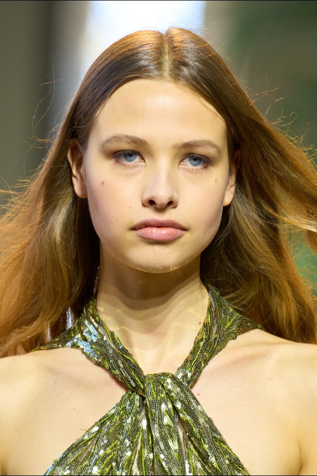 مجموعة ايلي صعب لربيع وصيف 2025