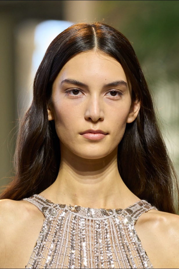 مجموعة ايلي صعب لربيع وصيف 2025