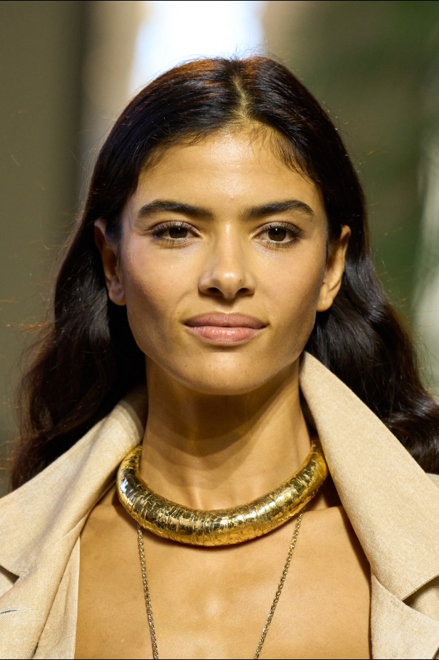 مجموعة ايلي صعب لربيع وصيف 2025