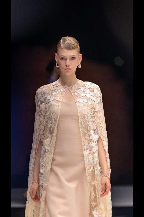 مجموعة Dar AlHanouf للأزياء الراقية 2025 هي إهداء شاعري وقصيدة تتغنى سطورها بروعة البحر الأحمر 