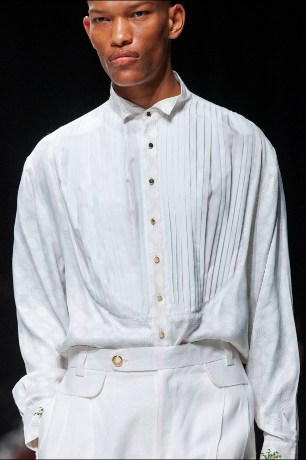 سحر جزيرة كابري الإيطالية... مجموعة علامة JUBB من المصمم يوسف بن عافش في أسبوع الأزياء في الرياض