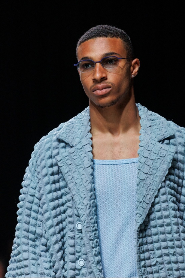 سحر جزيرة كابري الإيطالية... مجموعة علامة JUBB من المصمم يوسف بن عافش في أسبوع الأزياء في الرياض