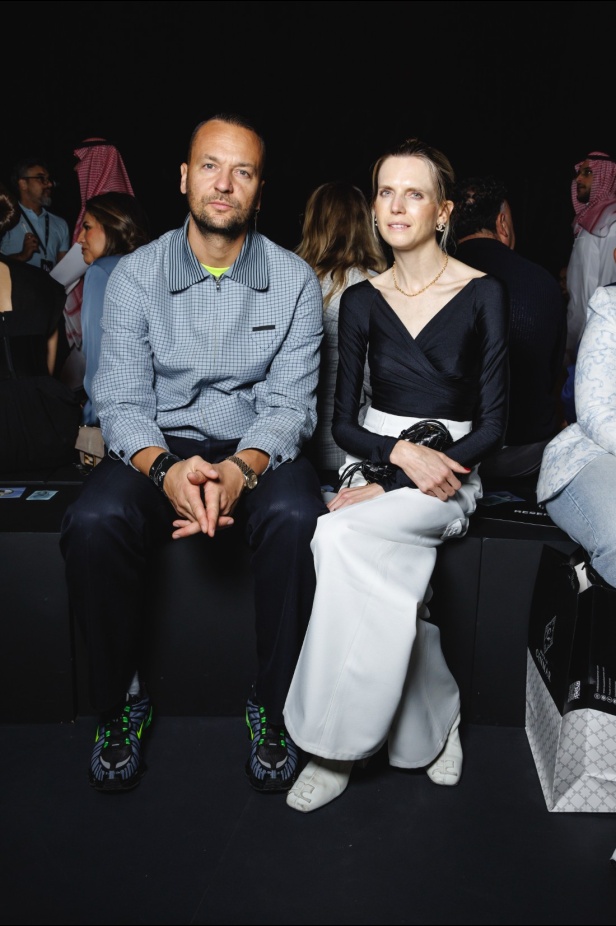 سحر جزيرة كابري الإيطالية... مجموعة علامة JUBB من المصمم يوسف بن عافش في أسبوع الأزياء في الرياض