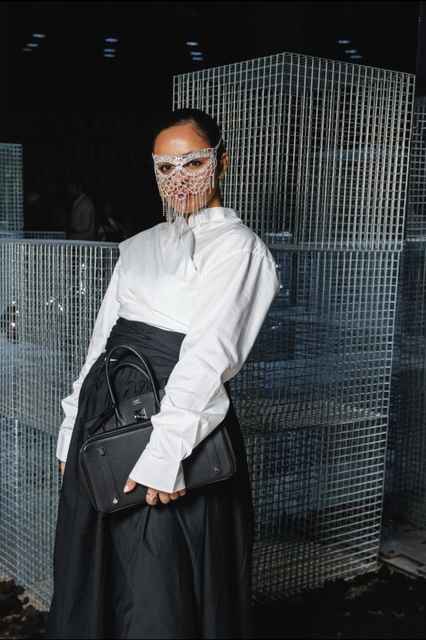 الرقي الخالد واللمسات العصرية.. مجموعة المصمم سعود العجاجي لعلامة MAZROOD في أسبوع الأزياء في الرياض