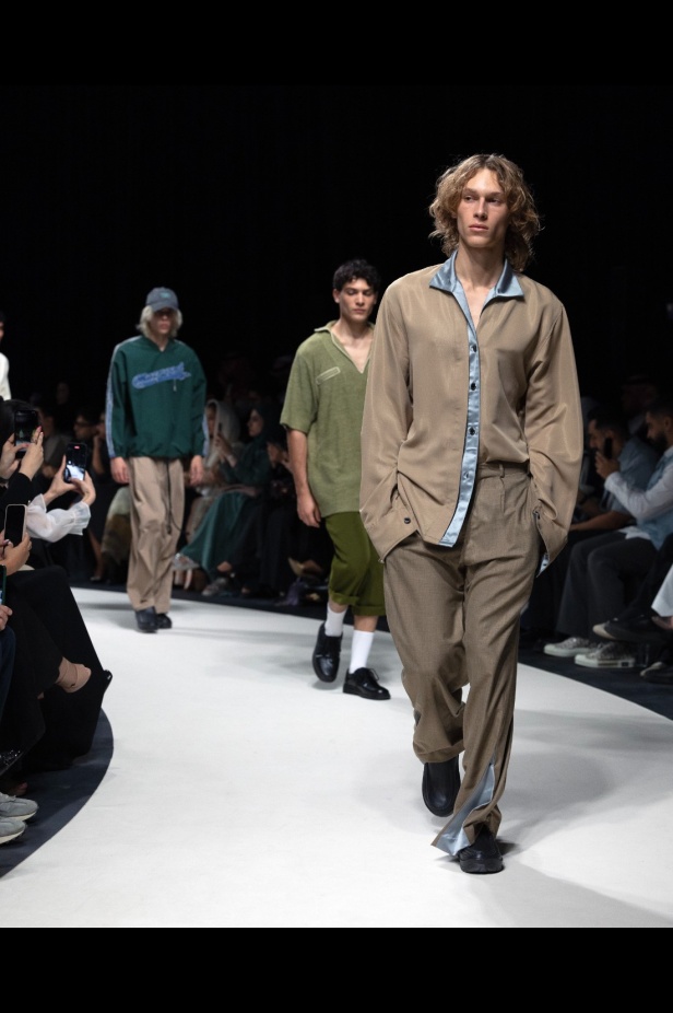 الرقي الخالد واللمسات العصرية.. مجموعة المصمم سعود العجاجي لعلامة MAZROOD في أسبوع الأزياء في الرياض