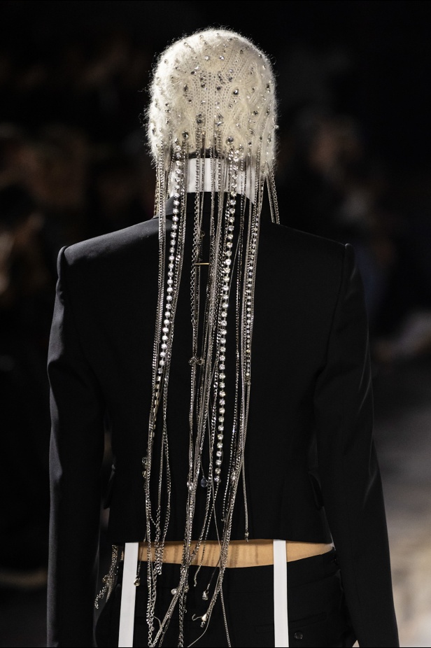 مجموعة Alexander McQueen لربيع وصيف 2024-2