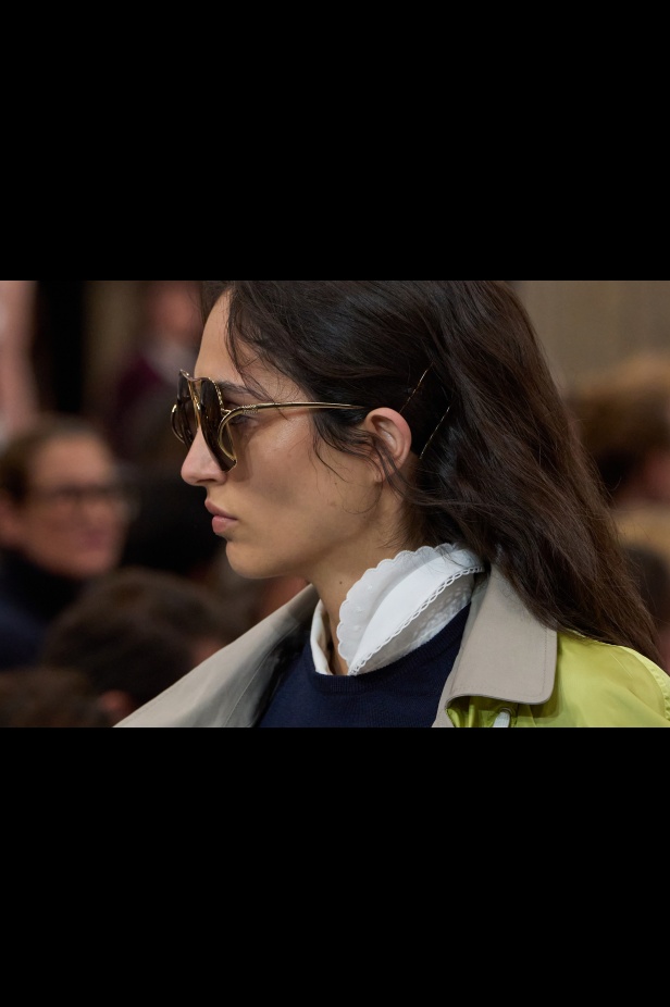 مجموعة Miu Miu لموسم ربيع وصيف 2025 تستكشف مراحل مختلفة من حياة الانسان 