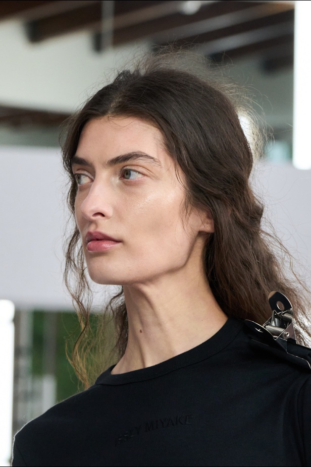 مجموعة Issey Miyake ربيع و صيف 2025