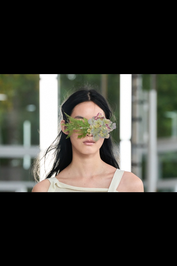 مجموعة Issey Miyake ربيع و صيف 2025