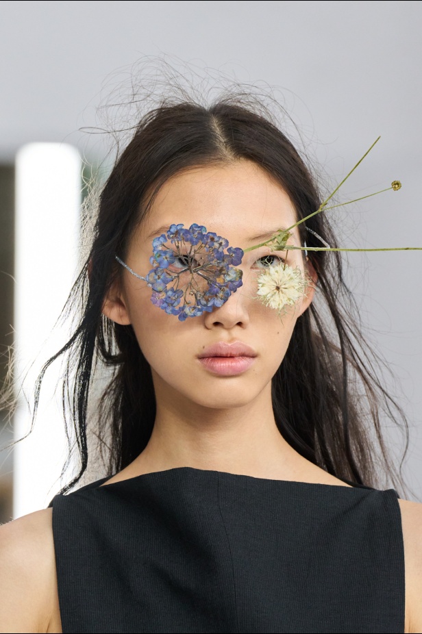 مجموعة Issey Miyake ربيع و صيف 2025