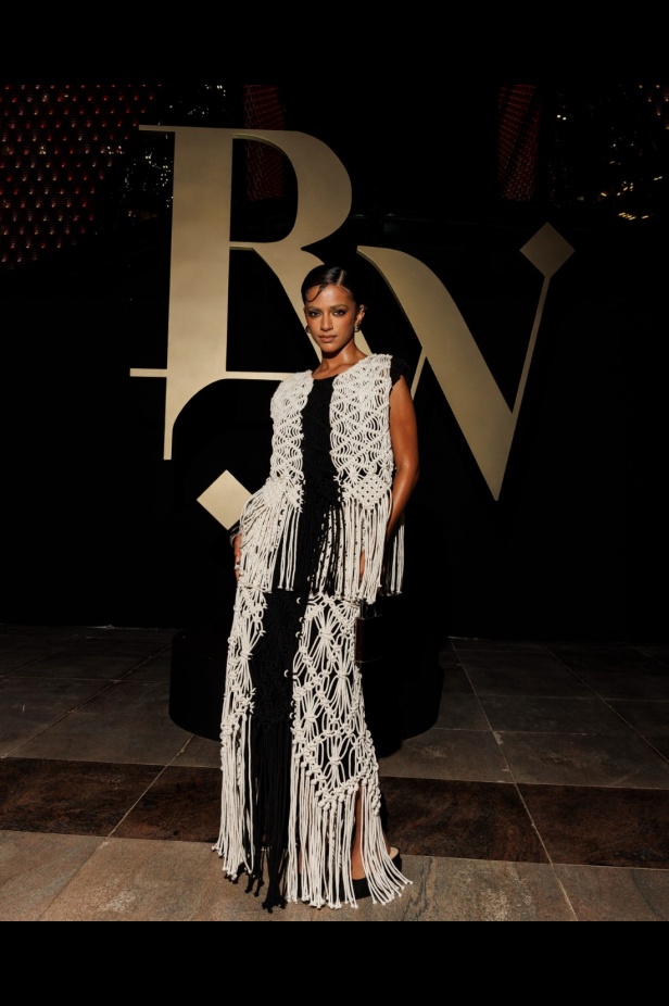 Razan Alazzouni تستلهم مجموعة الأزياء الجاهزة لربيع وصيف 2025 من سحر اللؤلؤ