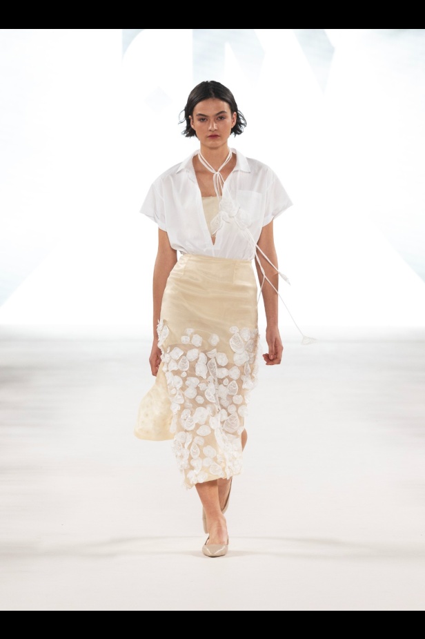 Razan Alazzouni تستلهم مجموعة الأزياء الجاهزة لربيع وصيف 2025 من سحر اللؤلؤ