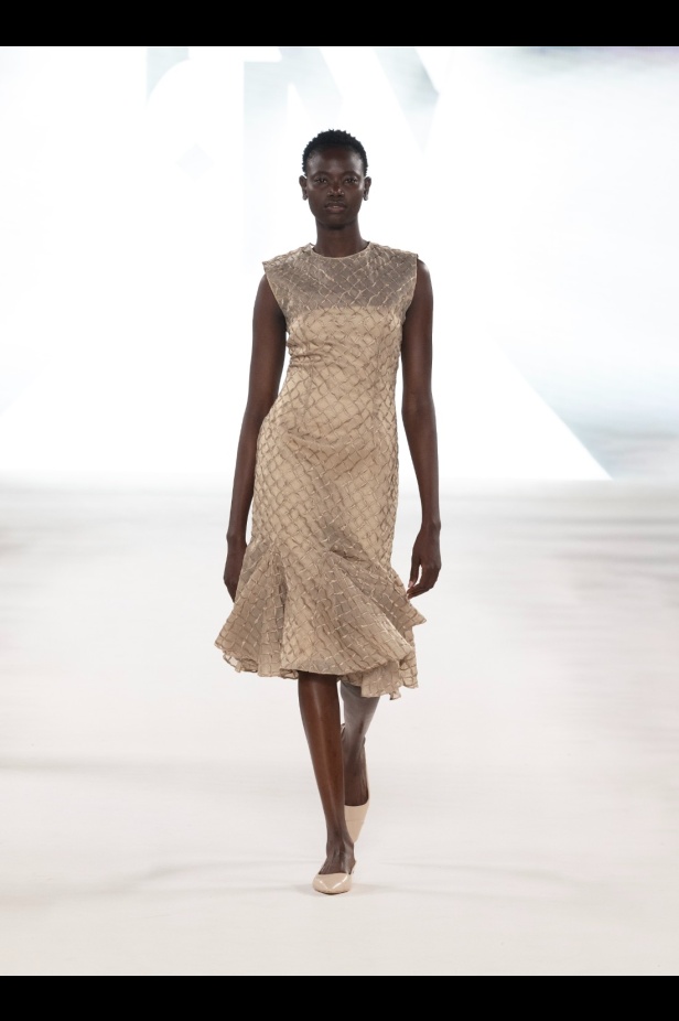 Razan Alazzouni تستلهم مجموعة الأزياء الجاهزة لربيع وصيف 2025 من سحر اللؤلؤ