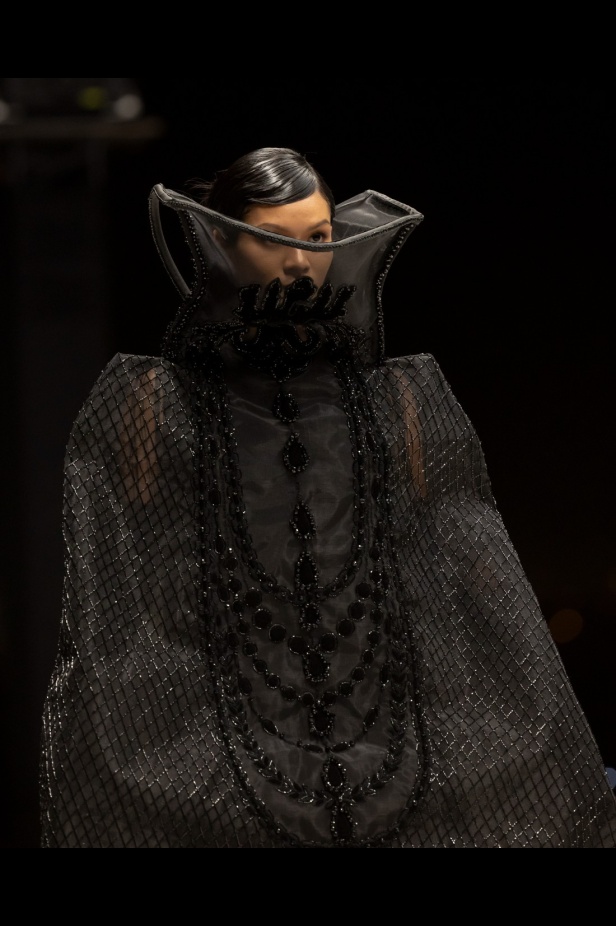 مجموعة تيما عابد للأزياء الراقية احتفال بالقوّة والأنوثة مع لمسة دراماتيكية