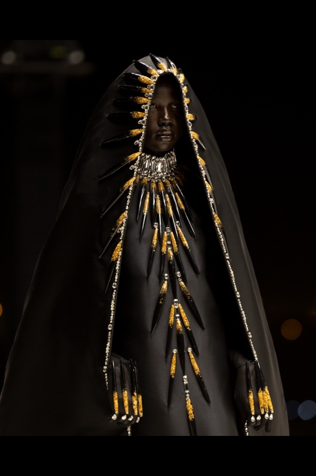 مجموعة تيما عابد للأزياء الراقية احتفال بالقوّة والأنوثة مع لمسة دراماتيكية