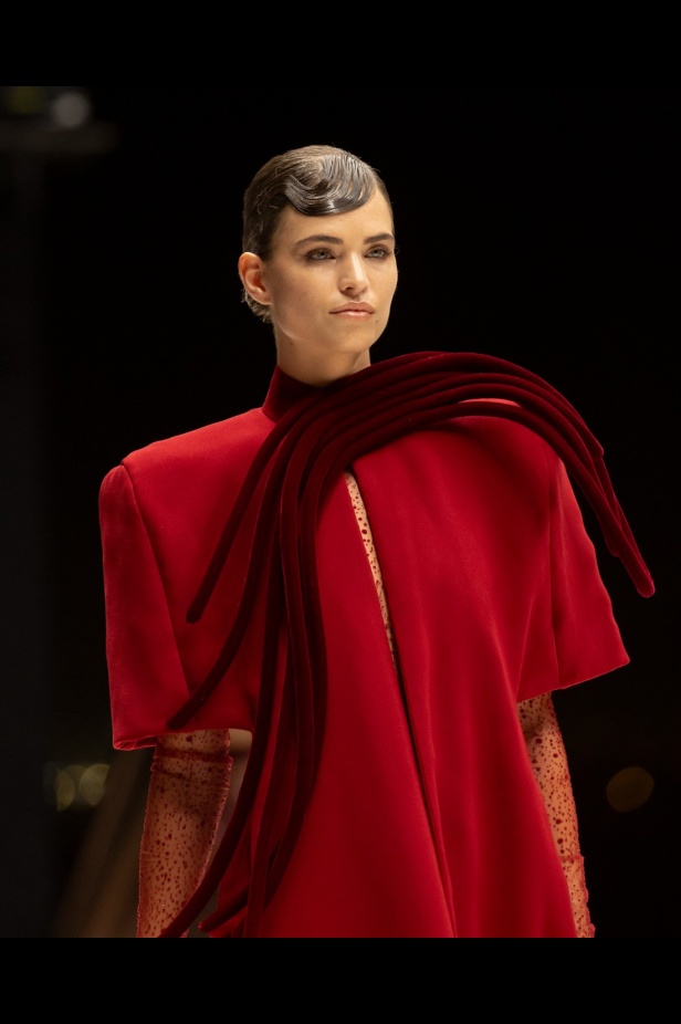 مجموعة تيما عابد للأزياء الراقية احتفال بالقوّة والأنوثة مع لمسة دراماتيكية