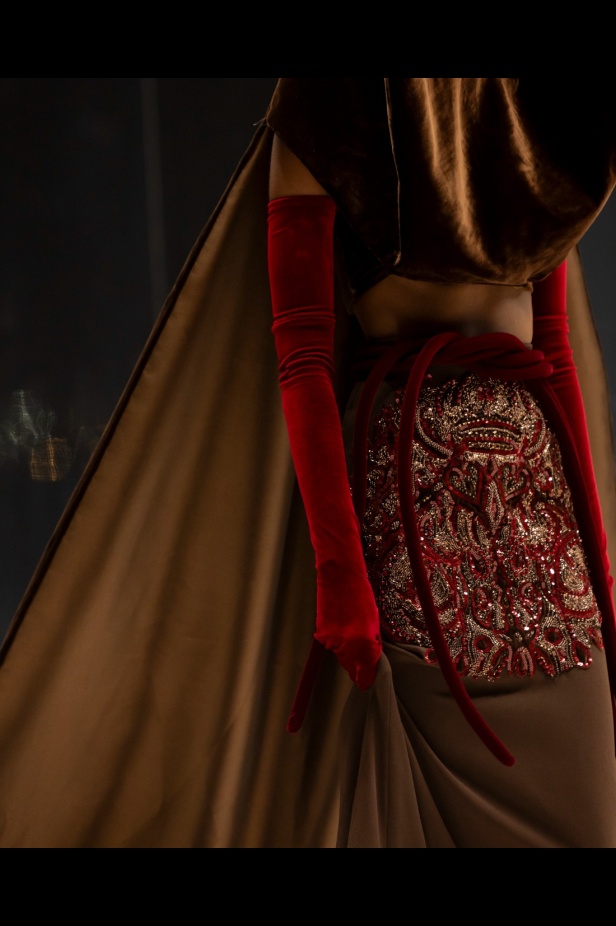 مجموعة تيما عابد للأزياء الراقية احتفال بالقوّة والأنوثة مع لمسة دراماتيكية