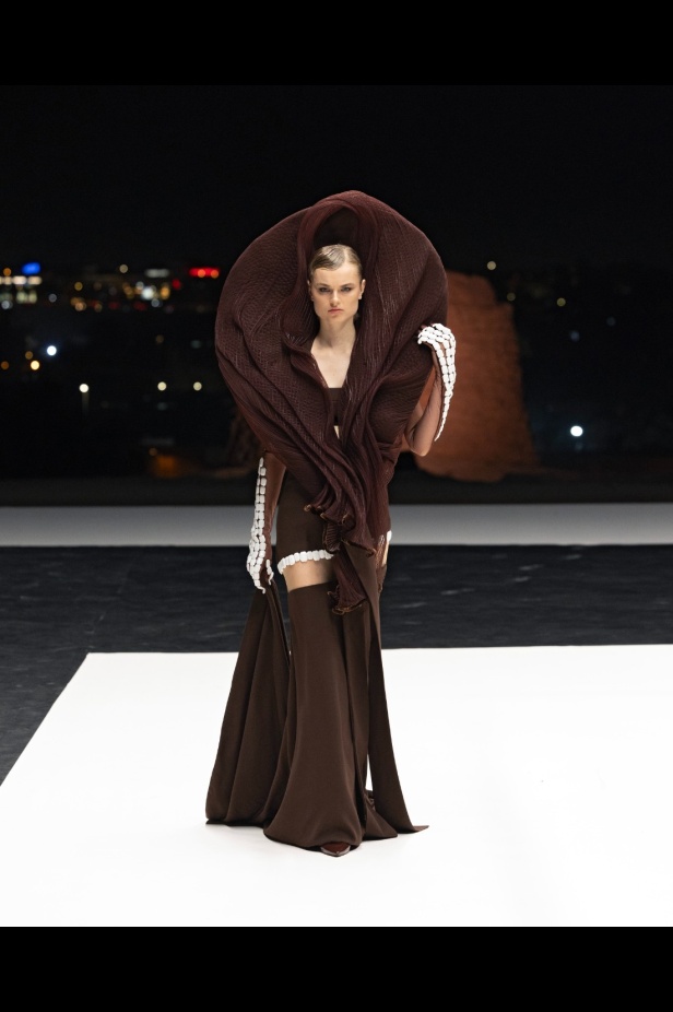 مجموعة تيما عابد للأزياء الراقية احتفال بالقوّة والأنوثة مع لمسة دراماتيكية