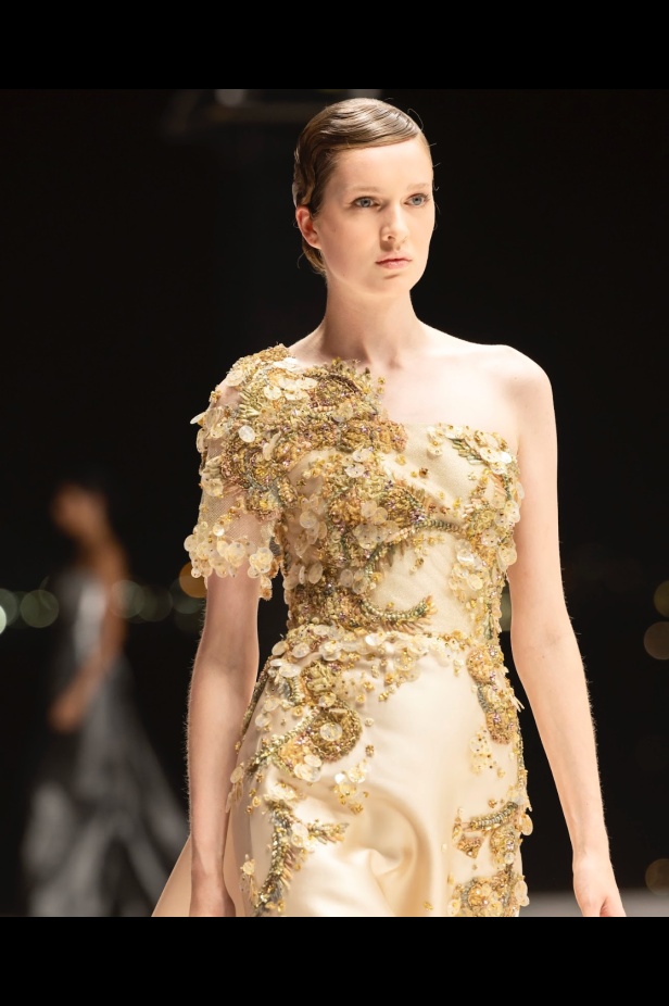 دار عدنان أكبر في أسبوع الأزياء في الرياض