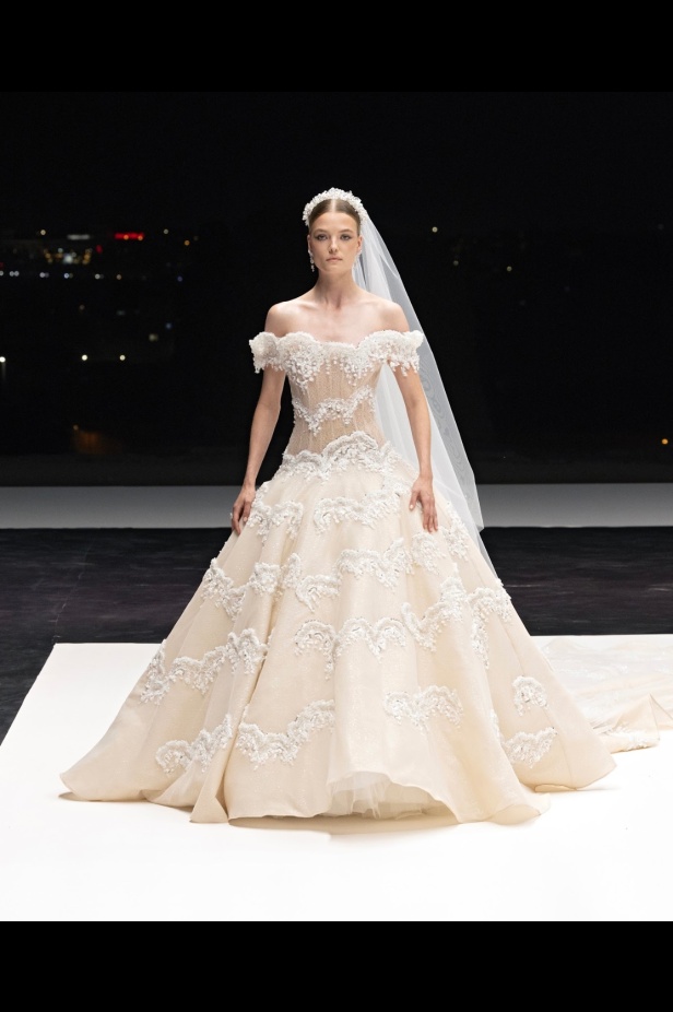 دار عدنان أكبر في أسبوع الأزياء في الرياض